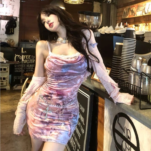 ▫️Lace Velvet Dress - Picture 2 of 3